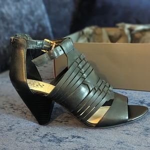 NIB VINCE CAMUTO VACHETTA in 7W